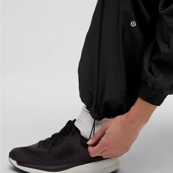 Lululemon - License to Train Mid-Rise Lightweight Jogger Size 4 - Picture 6 of 8